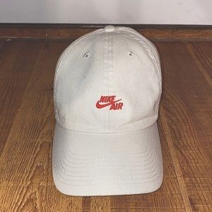 Nike Heritage Hat (GREAT CONDITION!)